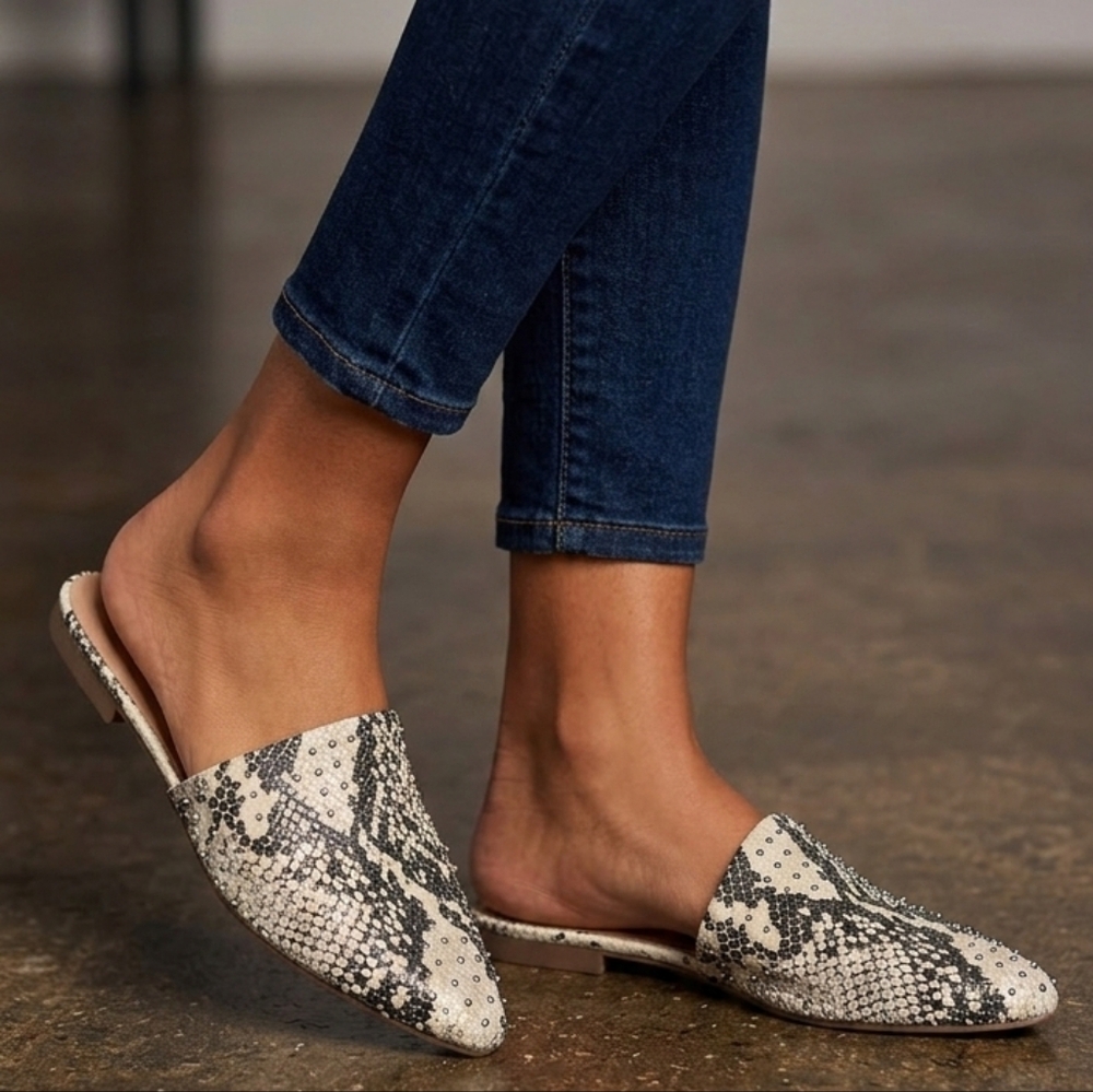 Madden Girl Snakeskin Pointed Toe Mules Size 7 | Neutral Python Print Flats